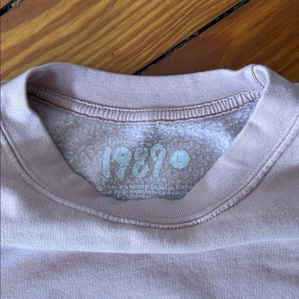 Taylor Swift 1989 Taylor’s Version Sweatshirt - Picture 2 of 3